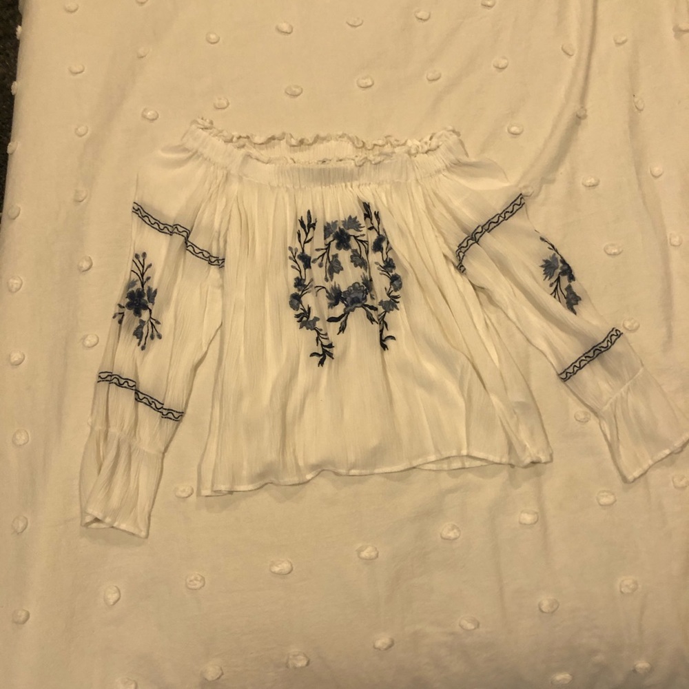 Off shoulder long sleeve